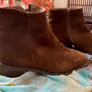 Gorgeous Aquatalia Brown Suede ankly boots
